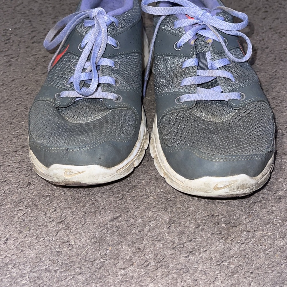 Ladies Nike Sneakers - Picture 5 of 5